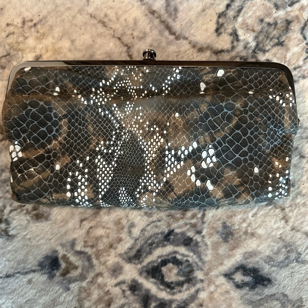 HOBO Lauren Clutch Wallet in Snake skin